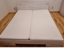 In sehr gute Zustad mit Lattenroste 2x 90x200. Verkaufen wegen der Umzug....
