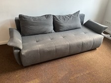Graue Schlafcouch/ Sofa zu