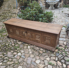 Barock Truhe 1715 massive Eiche Flachdeckel Sitztruhe Aussteuertruhe geschnitzt