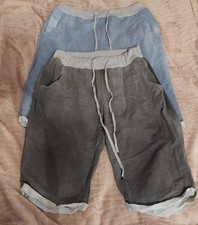 2 Kurze Damen Hosen in Schwarz