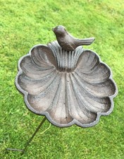 Gartenstecker Vogeltränke