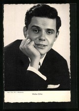 Ansichtskarte Schauspieler Walter Giller, lächelnd, formell 