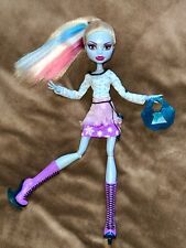 Monster High Doll Abbey Bominable Basic 1. Serie First Wave in Fashion Pack