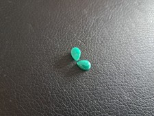 2 x Smaragd 6 x 9 mm Birnen Cabochon Echtstein Edelstein