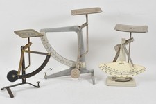 N92V32- 3x Vintage Briefwaage meist Eisen ua bis 1000 gr ua gemarkt Maul Hema