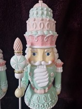 Tk Maxx Weihnachten großer Nussknacker Pastell Grün Rosa & Weiß Soldat