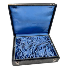 Blau-schwarzer Besteckkasten