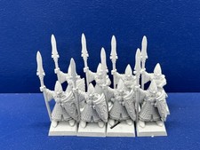 8 alte Speerträger der