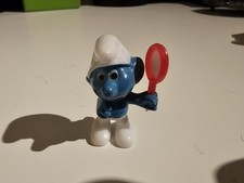 Eitelkeitsschlumpf mit Spiegel