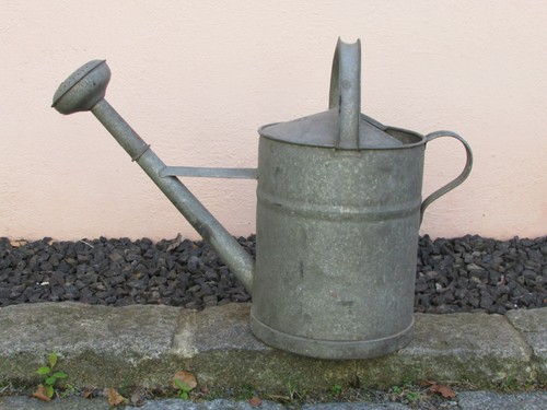 Alte runde zinkgießkanne - runde,