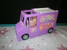 Barbie Foodtruck mit Puppe und Zubehör Imbisswagen aufklappbar Lila Mattel