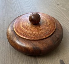 Handgefertigte Holzschale
