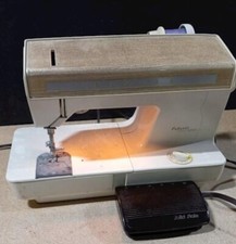 Vintage Singer Futura 900