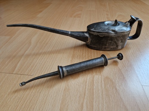 Altes ölkännchen ölspritze - altes,