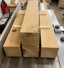 Massive Tischbeine- Balken