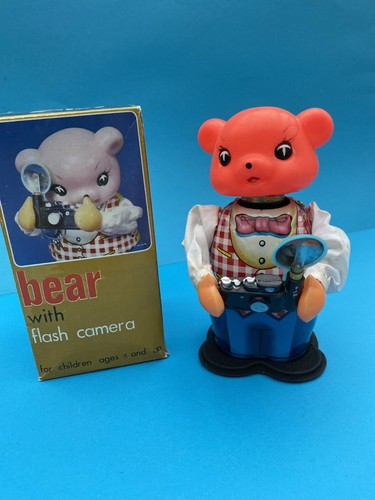 575 bear with flashcamera - flashcamera, /