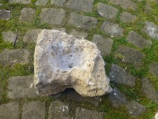 Quellstein Brunnenstein mit Loch für Quellsteinbrunnen Naturstein Nr. 21 Unikat