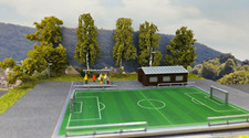 Fußballplatz mit vereinsheim - mit,