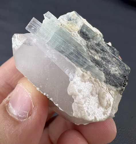Turmalin mit bergkristall aus - bergkristall,