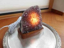 Amethyst, Lampe, Nachttischlampe Stein Tischleuchte auf Holz-Sockel NEU 