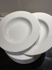 11 weiße Suppenteller, top