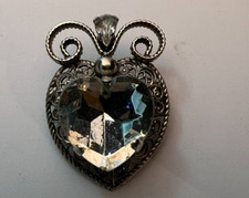 hübsche Anstecknadel Brosche Herzform mit großem hellen Stein in Herz  Trachten
