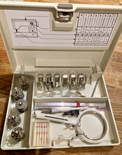 BERNINA 910 NÄHMASCHINEN ZUBEHÖRKASTEN MIT 6 NÄHFÜSSEN & WEITEREM ZUBEHÖR