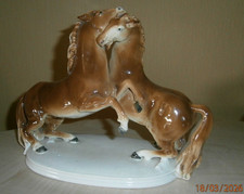 Porzellanfigur "Aufbäumende