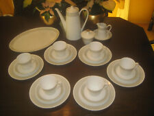 Schönwald Porzellan 25-teiliges Kaffeeservice mit Golddekor, neuwertig