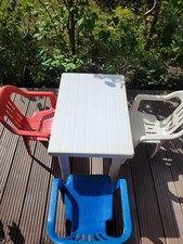 4-tlg. Kinder-Sitzgruppe, Kindertisch, Maltisch, 3 Stapel-Stühle, Plastik