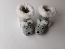 Selbstgestrickte Baby