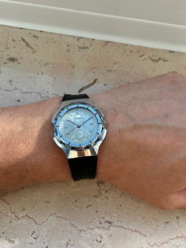 Eine mechanische slava - slava, uhr