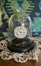 Antike Taschenuhr – Silber mit Schlüssel und Vitrine 