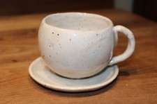 Pflanztasse fest auf Unterteller, handgetöpfert u.glasiert, Tassendurchm. 11 cm