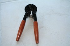 Nussknacker Nussbrecher Metall Holzgriffe Walnüsse Haselnuss Knacker Nussöffner 