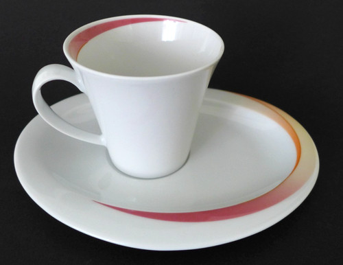 Eine kaffeetasse mit - eine,
