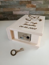 Personalisierte Spardose Holz Buchform mit Wunschmotiv Name Datum Urlaubskasse