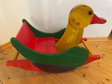 Schaukeltier Ente Holz grün, rot, gelb 70x32x48 cm