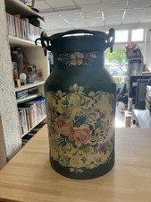 große alte Milchkanne mit Deckel bemalt