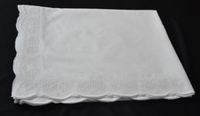 Tischdecke  Tafeldecke, BW, 160 x 135 cm, Batist mit schönem Bogenrand Spitze