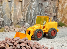 wiking Radlader Schaufellader Hanomag orangegelb mit orig. Preisaufkleber