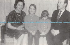 R511638 Familienfoto Ein Mann