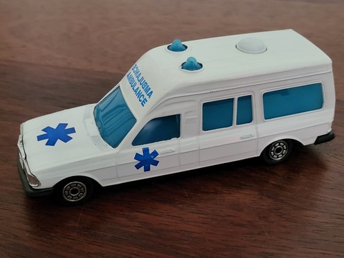 Krankenwagen modell norev - modell,
