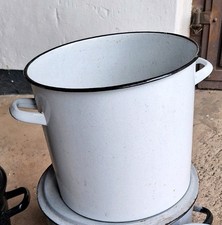 Großer alter Topf ohne Deckel