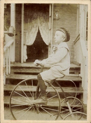 Foto junge auf einem dreirad - junge,