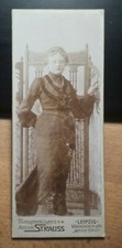 stehende junge Frau - Paravent / CDV Atelier Strauss Leipzig