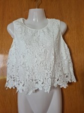 Damenbluse weiß mit Spitzen Im französischen Stiel