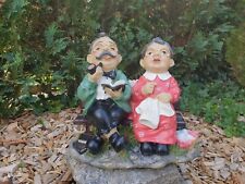 Figur Oma und Opa auf Bank