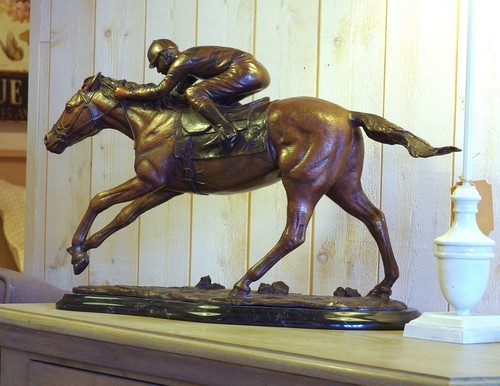 Bronzeskulptur jockey auf - jockey,