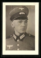 AK Soldat mit Schirmmütze in